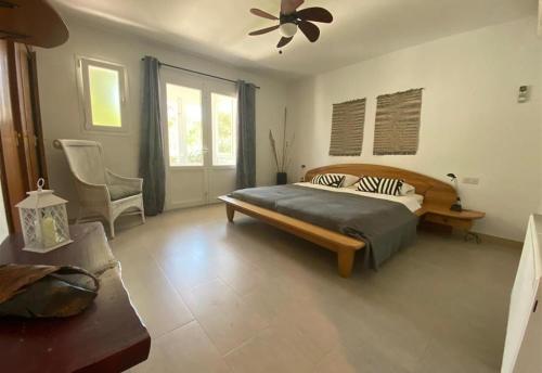 a bedroom with a bed and a ceiling fan at Casa Harriet in Mijas