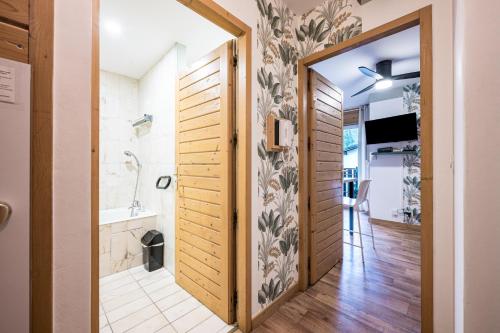 Studio Bee Happy tesisinde bir banyo