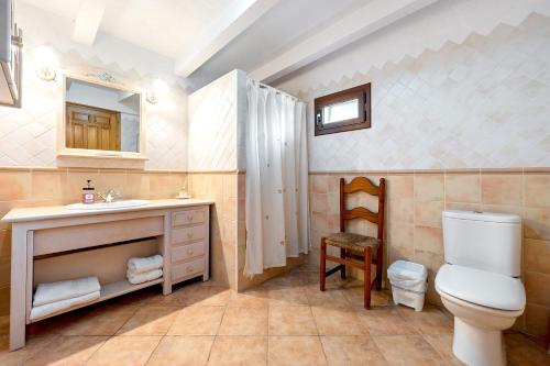 a bathroom with a toilet and a sink at Can Wancho in Botarell