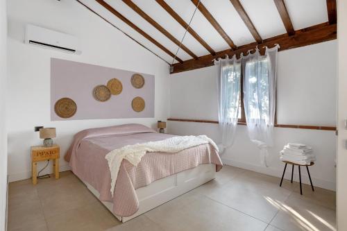 a bedroom with a bed and a window at Agriturismo Per Caso in Carignano