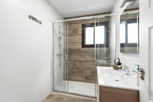 a bathroom with a shower and a sink at Finca Llano de Fe in Málaga
