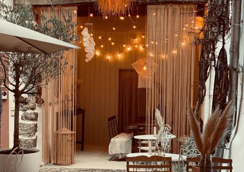 a patio with lights and a table and chairs at Heart Ferienwohnungen Frida I Kahlo in Vogtsburg