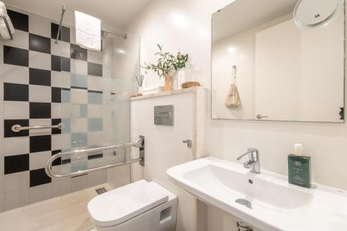 a bathroom with a sink and a toilet and a mirror at Ca na Rossa in Sineu