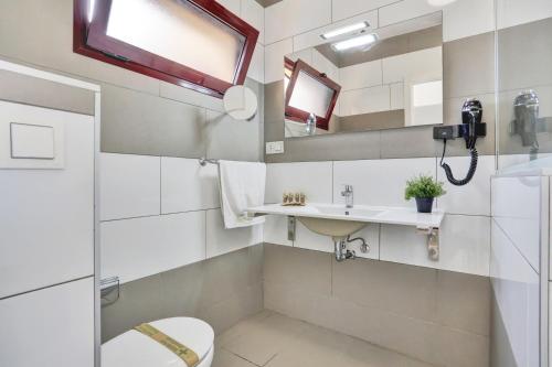a bathroom with a sink and a toilet and a mirror at Casa Mavadel in La Oliva