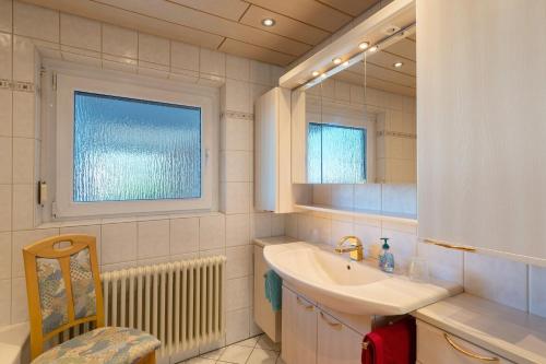 a bathroom with a sink and a mirror at Ferienwohnung Gabriele in Lauf