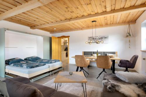 a bedroom with a bed and a desk in a room at Ferienwohnung Geyersberg 704 in Hauzenberg