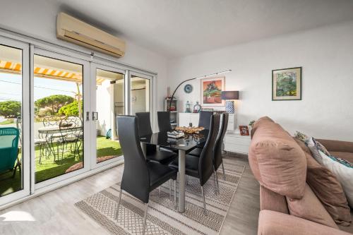 a living room with a table and chairs and a couch at Casa Gudrun in Praia do Carvoeiro