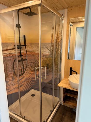 a bathroom with a shower and a sink at Hausboot Kitilou in Flessenow