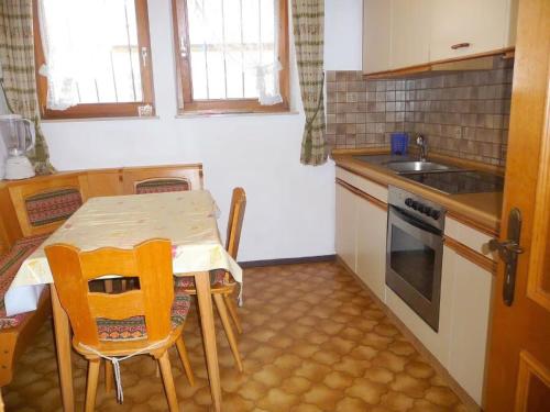 a kitchen with a table and chairs and a sink at Ferienwohnung Braun in Seelfingen