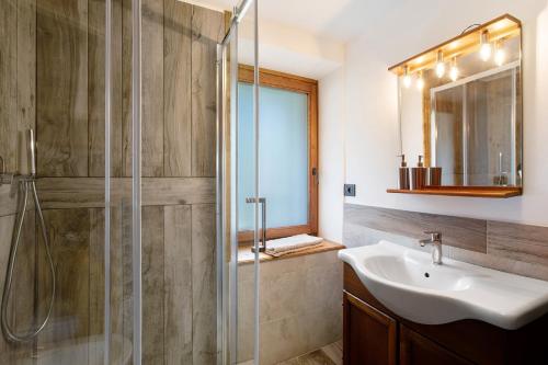 a bathroom with a sink and a shower at Les Cles - Achillea in Valsavarenche