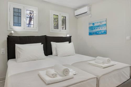 Beach Family Villa in Artemida
