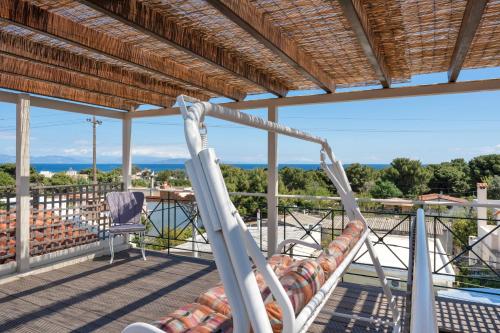 Beach Family Villa in Artemida