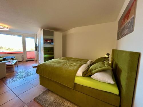 a bedroom with a green bed with pillows on it at 208 im Lord Nelson in Cuxhaven