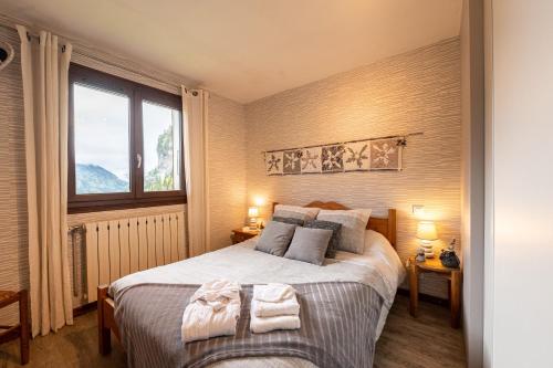 a bedroom with a bed with two towels on it at Chalet Le Grand Nant in La Giettaz