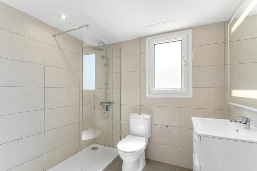 a white bathroom with a toilet and a sink at Casa del Sol Premium Cabo Roig in Orihuela