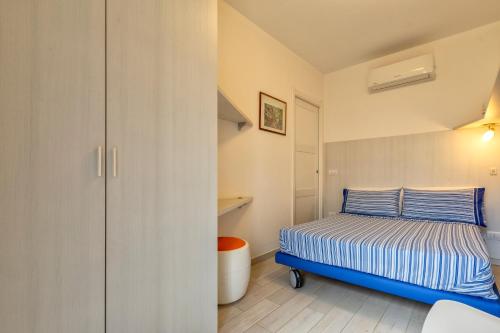 a small bedroom with a bed and a closet at Villafranca in Alghero