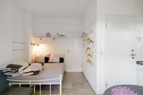 a small white room with a bed in it at Studio-in der atelierhaus Loft in Bodman-Ludwigshafen