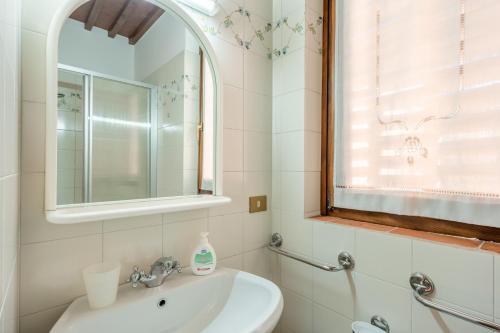 a bathroom with a sink and a mirror at Bella Toscana Relax in Monsummano Terme