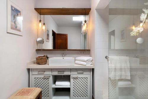 a bathroom with a sink and a mirror at Casa Carmen - Comfort and Privacy in Nazaret