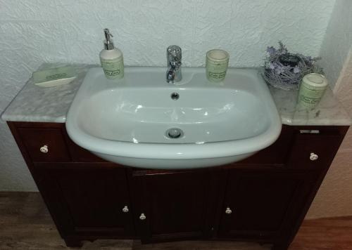 a white sink with two cups on top of it at La Vista Sul Castello in Compiano