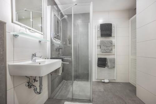 a bathroom with a sink and a shower at Ferienhaus Inge in Oldenburg
