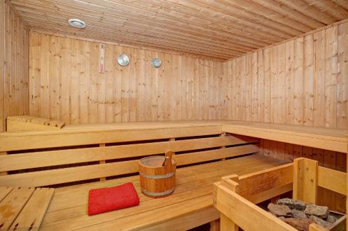 a large wooden sauna with a wooden tub at Fewo Talblick mit Schwimmbad in Bad Wildbad