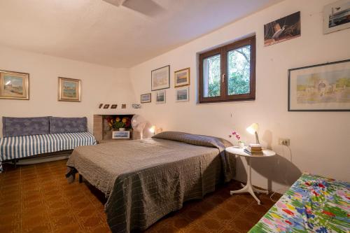 a bedroom with two beds and a table and a window at Casa al mare con ampia veranda in Stintino