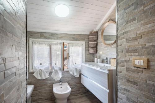 a bathroom with a toilet and a sink at Casa Giulia Balmuccia in Balmuccia