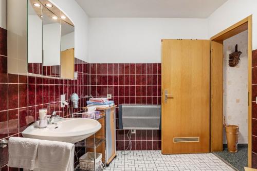 a bathroom with a sink and a mirror at Haus Marianne Duffner in Schonach