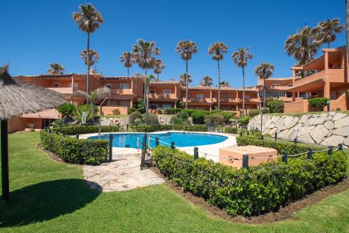 Fantastic beachfront apartment photo 12