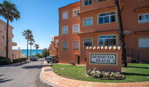 Fantastic beachfront apartment photo 32