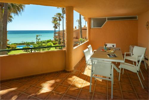 Fantastic beachfront apartment photo 21