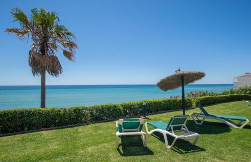 Fantastic beachfront apartment photo 31