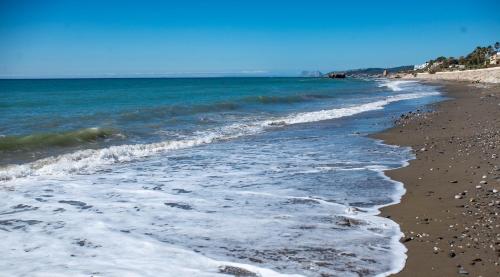 Fantastic beachfront apartment photo 33