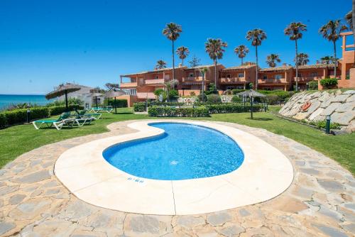 Fantastic beachfront apartment photo 27