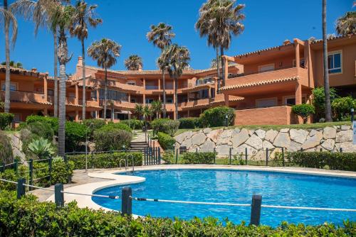 Fantastic beachfront apartment photo 30