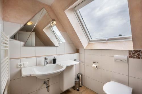 a bathroom with a sink and a window at Ferienwohnung Lichtblick in Grömitz