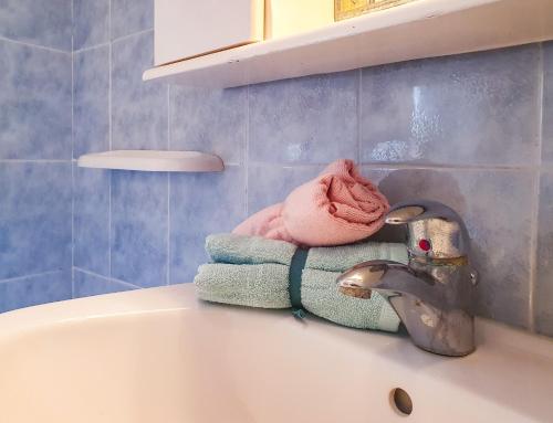 a bath tub with towels sitting on top of it at Appartamento Anita in Capoliveri