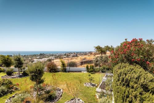 a garden with a view of the ocean at Villa Kalliope in Gennadi