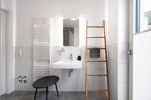 a bathroom with a ladder and a sink and a stool at Ferienwohnung an der Gustavsburg in Homburg
