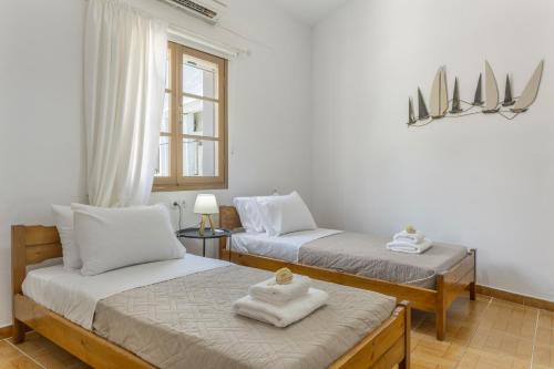 a room with two beds and a window at Peter's Paradise in Telendos