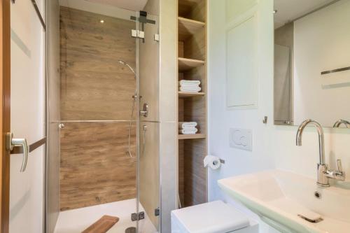 a bathroom with a shower and a sink at Ferienhaus Am Heidenbach in Deggenhausertal