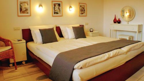 a bedroom with a large bed in a room at Solveigs Ferienwohnung in Bad Münstereifel