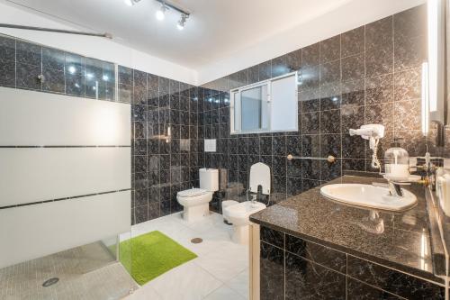 a bathroom with a sink and a toilet at Casa Francisco in Granadilla de Abona