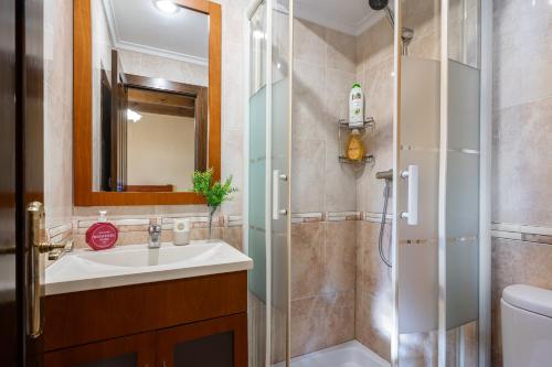 a bathroom with a sink and a shower at Apto Naranja - Casa el gaitero in Susacasa