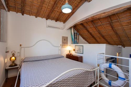 a bedroom with a bed and a wooden ceiling at Hora Mare in Orosei