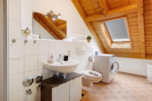 a bathroom with a sink and a toilet at Sonnige Ferienwohnung mit Balkon in Küssaberg