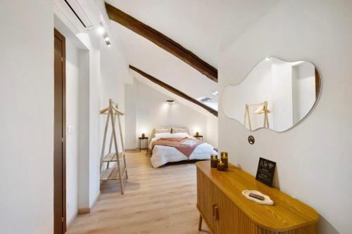 a bedroom with a bed and a mirror on the wall at La Scaletta in Biella