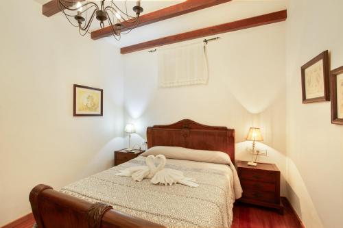 a bedroom with a bed with a towel on it at Villa Estanco 14 in Vega de San Mateo