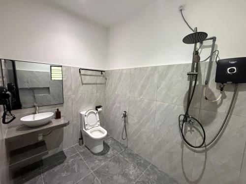 a bathroom with a shower and a toilet and a sink at Mujito4 16PAX 4BR 1 Min To ECM KCM, BBQ PIT, PS4, Netflix in Kuantan